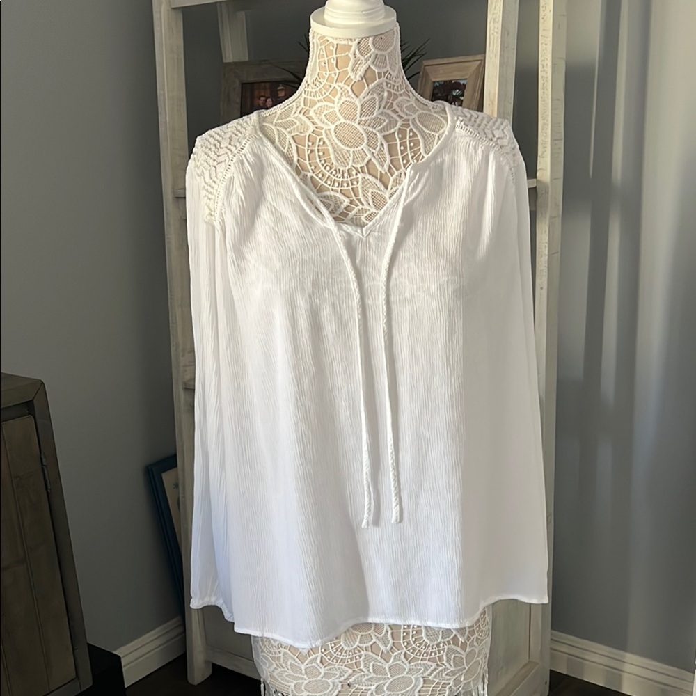 Ava & Viv White Blouse with Classic Elegance
